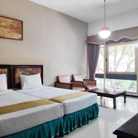 New Grand Park Hotel Surabaya Exterior foto
