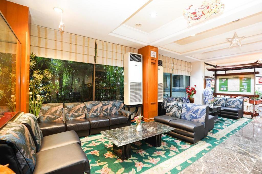 New Grand Park Hotel Surabaya Exterior foto