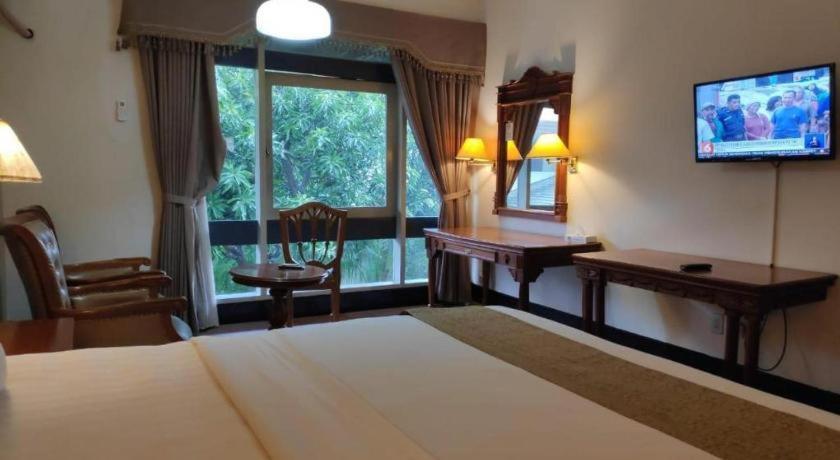 New Grand Park Hotel Surabaya Exterior foto
