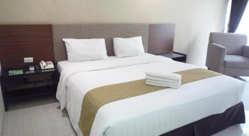 New Grand Park Hotel Surabaya Exterior foto