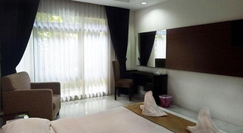 New Grand Park Hotel Surabaya Exterior foto
