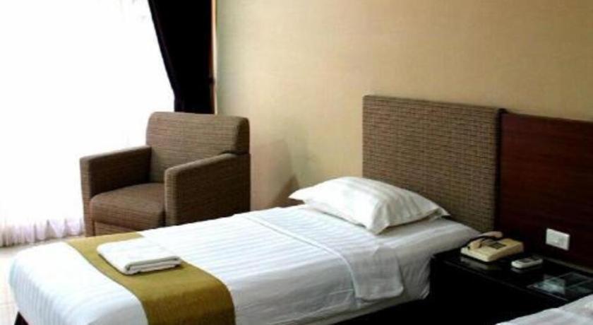 New Grand Park Hotel Surabaya Exterior foto